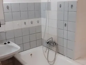 Pronájem bytu 1+kk, Praha - Karlín, 39 m2