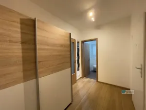 Pronájem bytu 1+kk, Zbuzany, Na Návsi, 42 m2