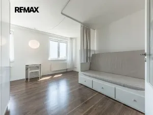 Pronájem bytu 1+kk, Klecany, V Honech, 30 m2