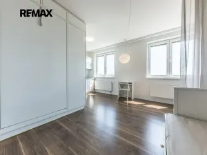 Pronájem bytu 1+kk, Klecany, V Honech, 30 m2
