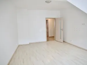Pronájem bytu 3+1, Karlovy Vary, Moskevská, 80 m2