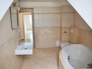 Pronájem bytu 3+1, Karlovy Vary, Moskevská, 80 m2