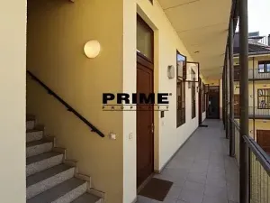 Pronájem kanceláře, Praha - Smíchov, Štefánikova, 147 m2