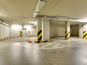 Pronájem garážového stání, Praha, Korunní, 12 m2