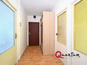 Pronájem bytu 3+1, Praha - Prosek, Veltruská, 60 m2