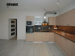 Pronájem bytu 3+kk, Velký Osek, U hřiště, 75 m2