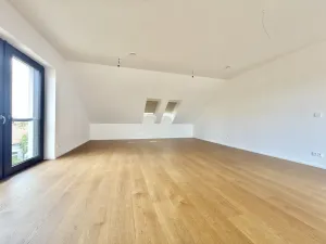 Prodej bytu 5+kk, Praha - Holyně, náměstí Pod lípou, 152 m2
