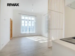 Prodej bytu 1+kk, Vráž, Nad Loděnicí, 28 m2
