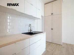 Prodej bytu 1+kk, Vráž, Nad Loděnicí, 28 m2
