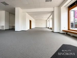 Pronájem obchodního prostoru, Hradec Králové, Dukelská třída, 137 m2