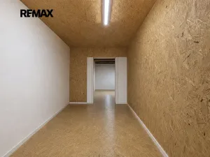 Pronájem skladu, Praha - Velká Chuchle, náměstí Chuchelských bojovníků, 85 m2