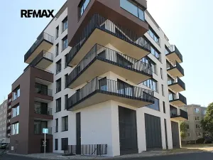 Pronájem bytu 1+kk, Praha - Hloubětín, Kardašovská, 34 m2