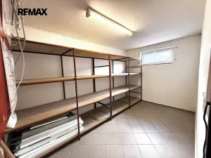 Pronájem obchodního prostoru, Karlovy Vary, Počernická, 312 m2