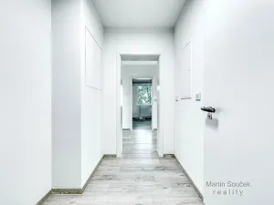 Pronájem bytu 2+kk, Praha - Řepy, Laudova, 60 m2