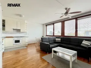 Pronájem bytu 2+kk, Praha - Vršovice, Ruská, 57 m2