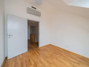 Pronájem bytu 4+1, Praha - Smíchov, Štefánikova, 147 m2