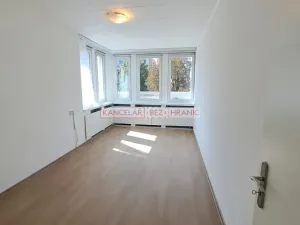 Pronájem pokoje, Zlín, Osvoboditelů, 80 m2