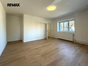 Pronájem bytu 1+1, Ořech, V Chaloupkách, 42 m2