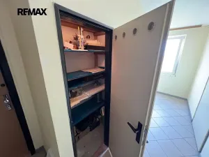 Pronájem bytu 2+kk, Praha - Kamýk, Smotlachova, 44 m2