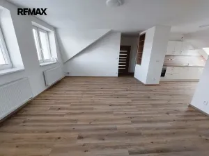 Pronájem bytu 3+kk, Komořany, 96 m2