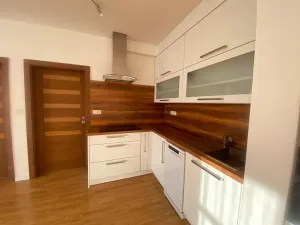 Pronájem bytu 3+kk, Praha - Černý Most, Bergmanova, 56 m2