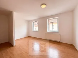 Pronájem bytu 1+kk, České Budějovice, Lipenská, 33 m2
