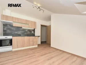 Pronájem bytu 2+kk, Plzeň, Skvrňanská, 37 m2