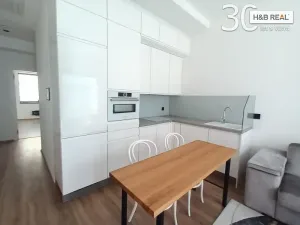 Pronájem kanceláře, Zlín, Rašínova, 58 m2