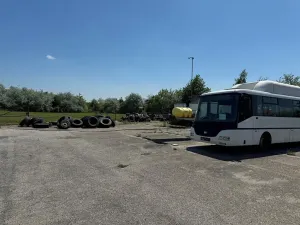 Pronájem komerčního pozemku, Holubice, 700 m2