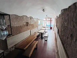 Pronájem obchodního prostoru, Kolín, Na Hradbách, 164 m2