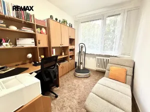 Prodej bytu 3+1, Praha - Prosek, Veltruská, 58 m2