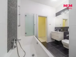 Prodej bytu 4+1, Karlovy Vary - Stará Role, Závodu míru, 99 m2
