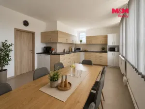 Pronájem kanceláře, Pardubice - Staré Čívice, Přeloučská, 140 m2
