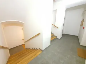 Pronájem bytu 2+kk, Praha, Ve Smečkách, 71 m2