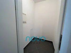 Pronájem bytu 1+kk, Praha, Stočesova, 34 m2