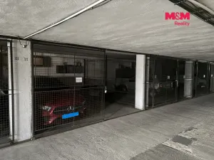 Prodej garážového stání, Brno - Lesná, Loosova, 13 m2