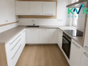 Pronájem bytu 2+1, Karlovy Vary, Vrázova, 79 m2
