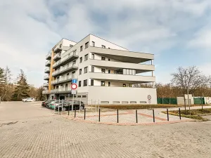 Pronájem garážového stání, Brno, Wágnerova, 15 m2