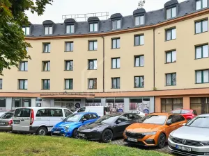 Prodej atypického bytu, Praha - Suchdol, Suchdolské náměstí, 23 m2