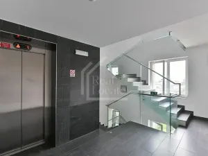 Prodej atypického bytu, Praha - Suchdol, Suchdolské náměstí, 23 m2