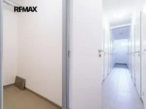 Prodej bytu 2+kk, Jince, Zborovská, 45 m2