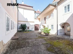Pronájem bytu 3+1, Praha - Malá Strana, Valdštejnské náměstí, 91 m2