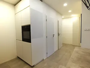Pronájem bytu 2+kk, Praha - Karlín, Pobřežní, 58 m2