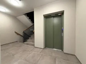 Prodej bytu 2+kk, Praha - Černý Most, Arnošta Valenty, 35 m2