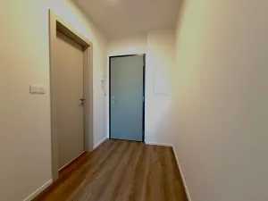 Prodej bytu 2+kk, Praha - Černý Most, Arnošta Valenty, 35 m2