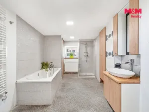 Prodej rodinného domu, Semčice, 239 m2