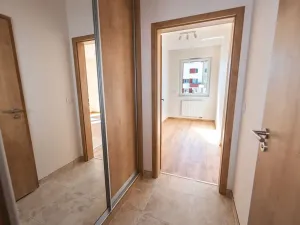 Pronájem bytu 1+kk, Praha - Hlubočepy, Fabiánové, 29 m2