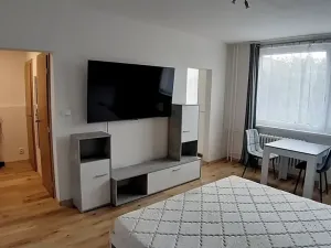 Pronájem bytu 1+kk, Praha - Modřany, Nikoly Vapcarova, 32 m2