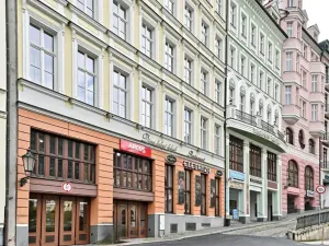 Pronájem obchodního prostoru, Karlovy Vary, Divadelní náměstí, 30 m2