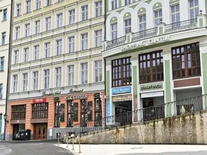 Pronájem obchodního prostoru, Karlovy Vary, Divadelní náměstí, 30 m2